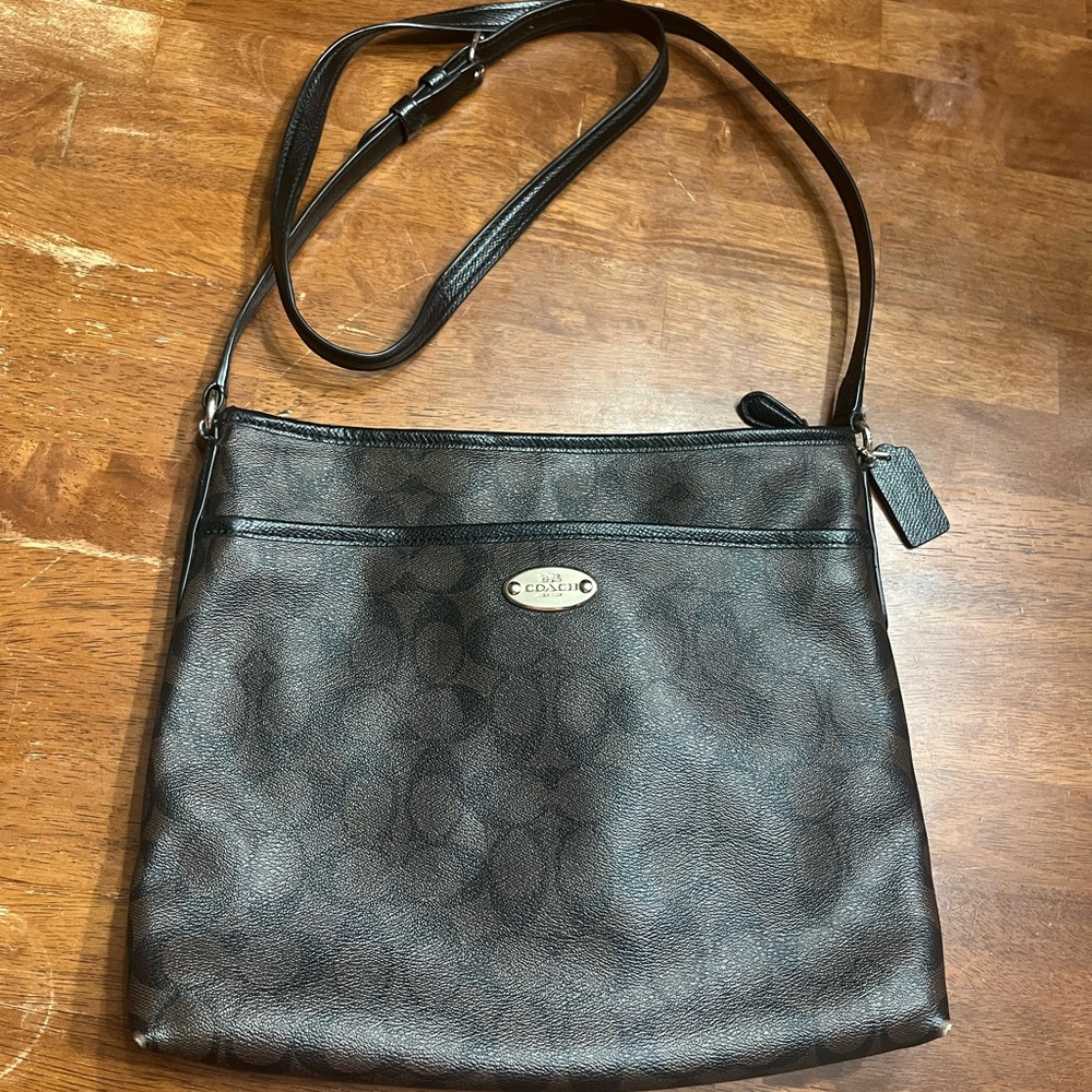 XL Coach crossbody bag